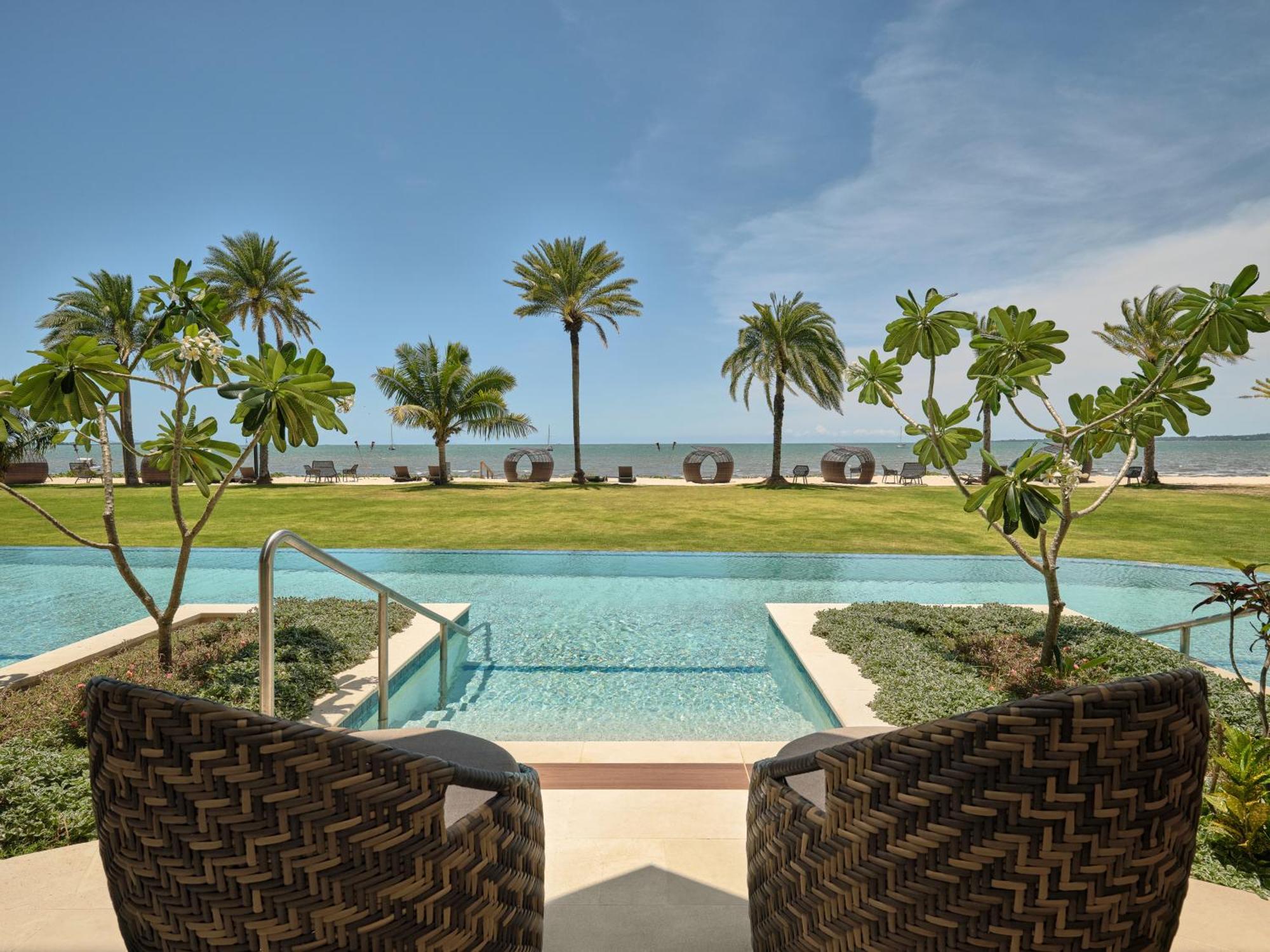 Crowne Plaza Fiji Nadi Bay Resort & Spa, An Ihg Hotel Экстерьер фото